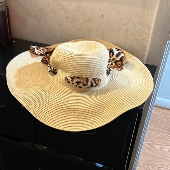 Milani Cream and Brown Wide-Brimmed Hat with Animal Print - Picture 1 of 1